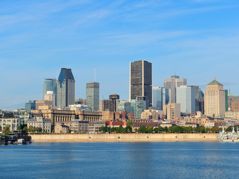 Vieux Montréal vu du fleuve St Laurent