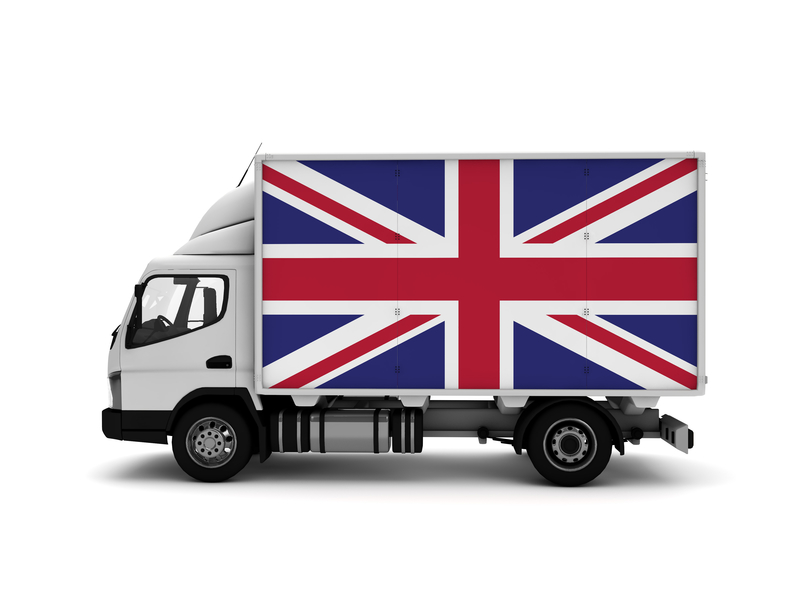 Camion avec drapeau du Royaume-Uni