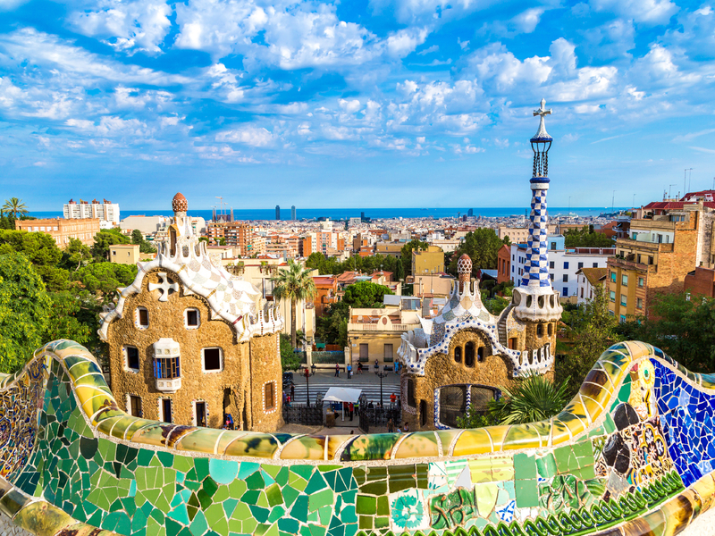 Vue sur Barcelona et la Méditerrannée à partir du parc Guell