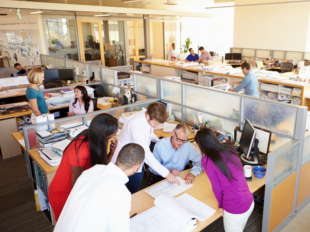 Travail dans un bureau ouvert